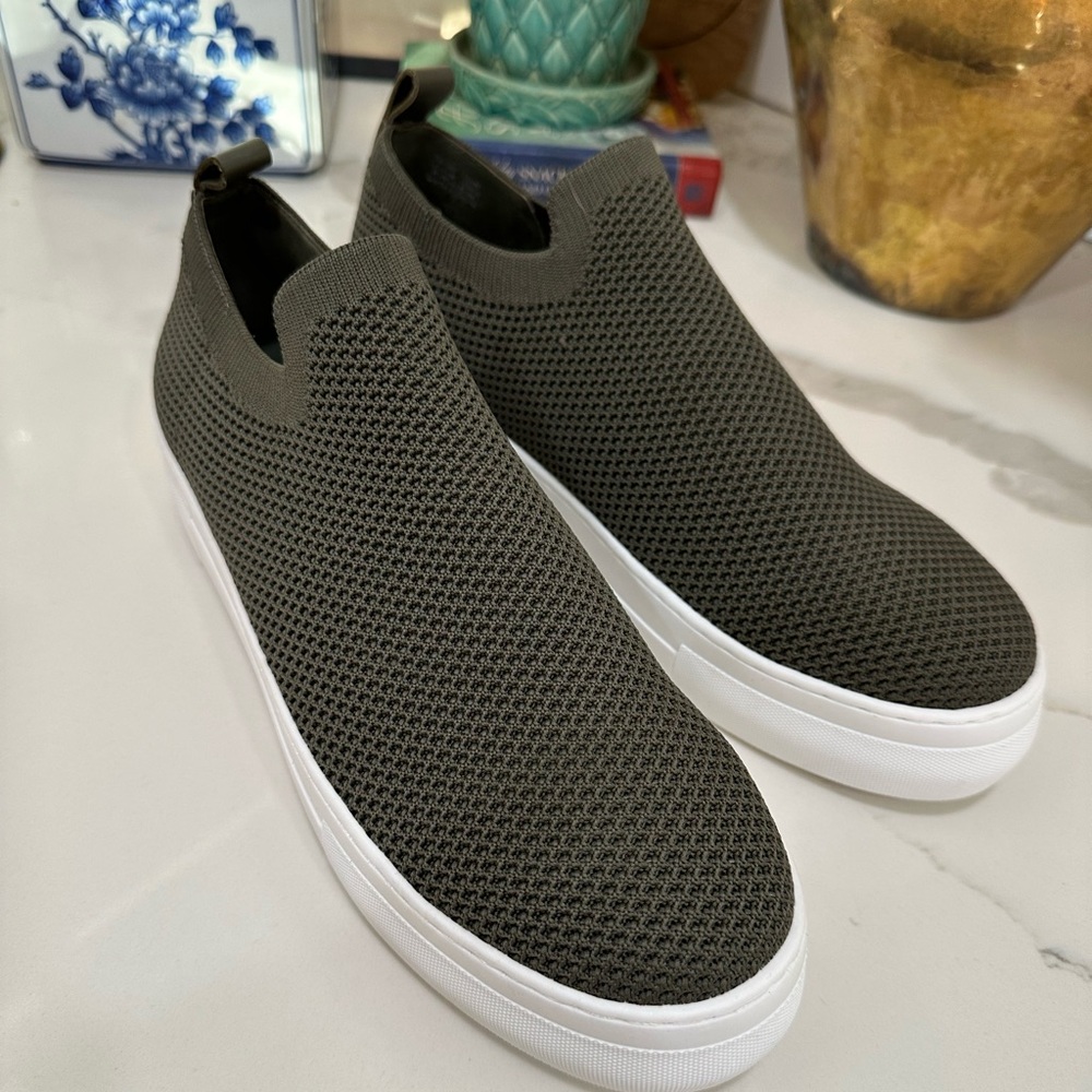 Deltan sneakers